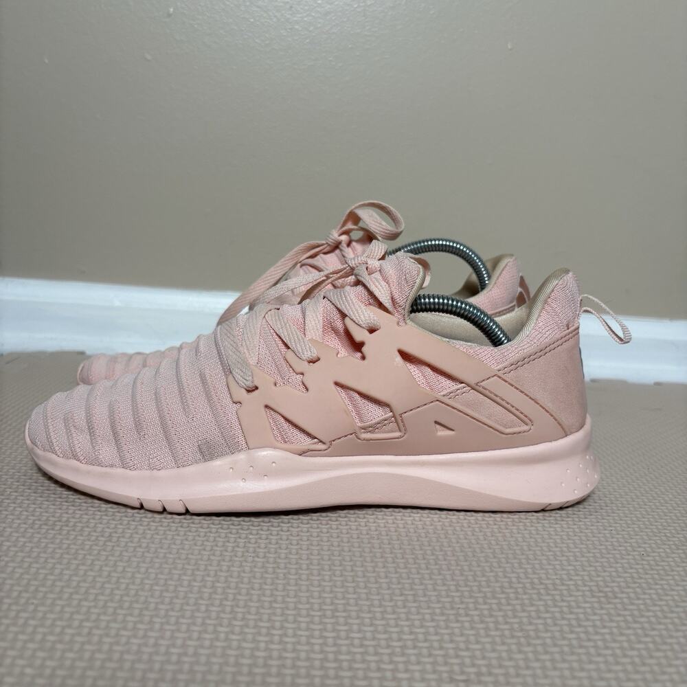 Fabletics Indio Women’s Sneakers Pink Knit Lightweight Lace Up Size 7.5 Running
